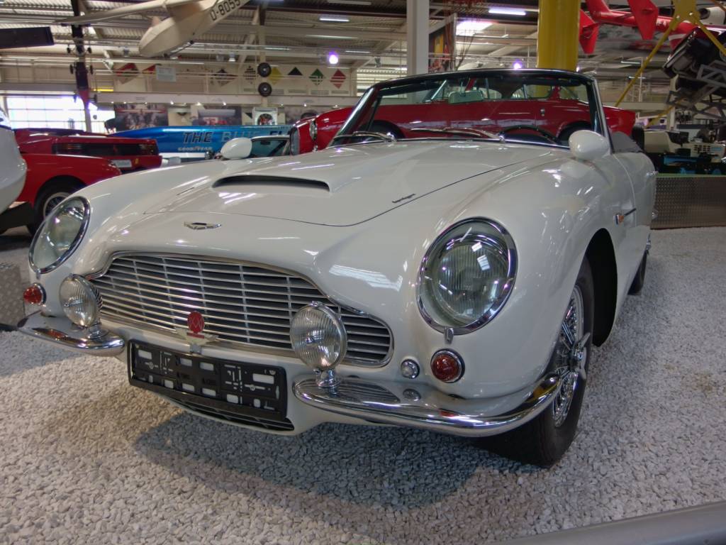 Aston Martin DB6 Volante